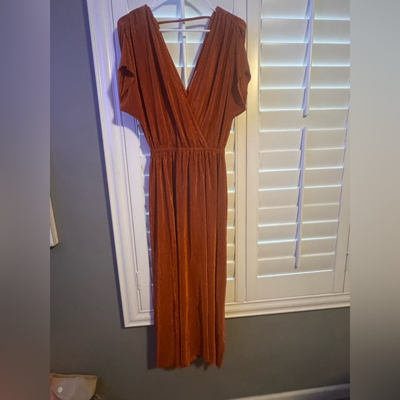 FLORET STUDIOS
Plissé Pleated Surplice Dress In Copper - Picture 2 of 6